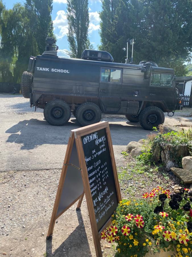 Chainbridge Usk Riverside Gastro Pub And Accommodation Trostrey Esterno foto