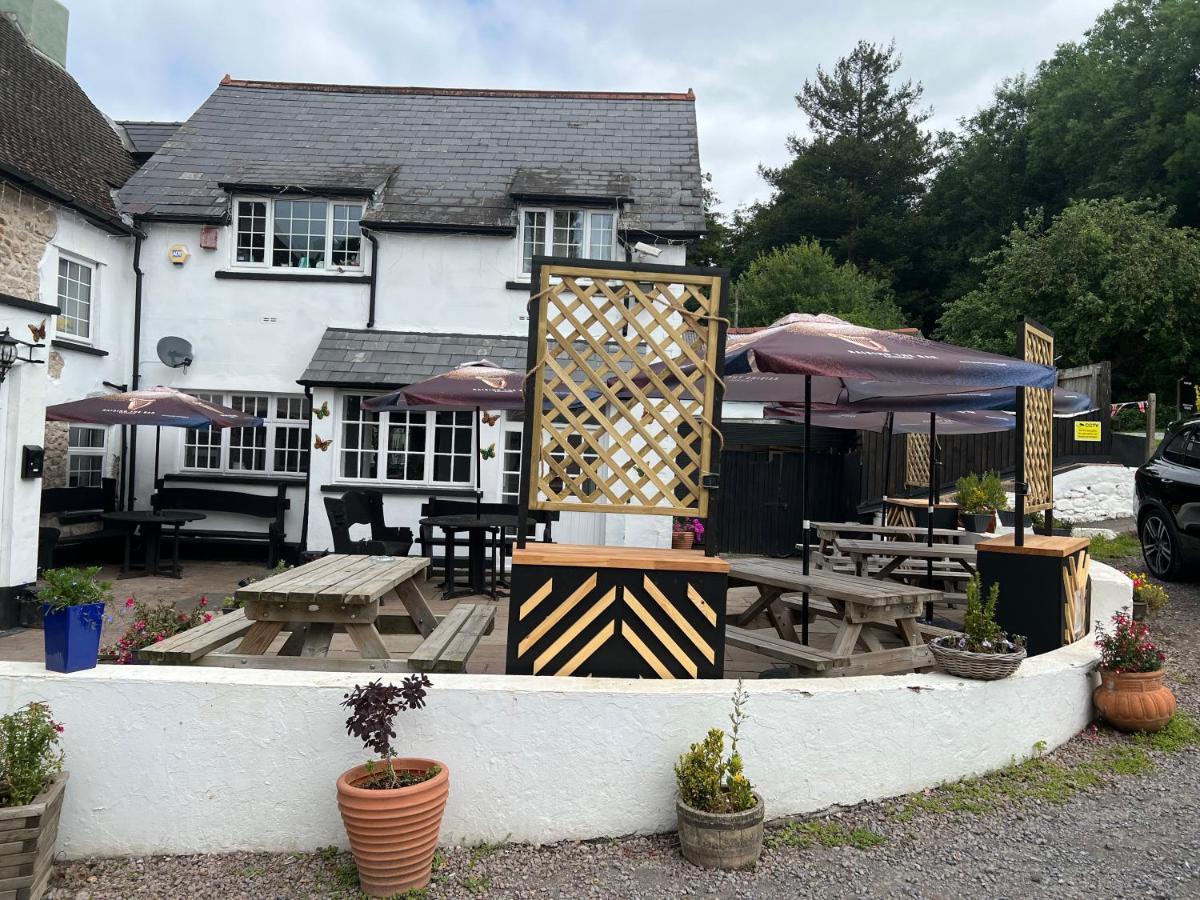 Chainbridge Usk Riverside Gastro Pub And Accommodation Trostrey Esterno foto